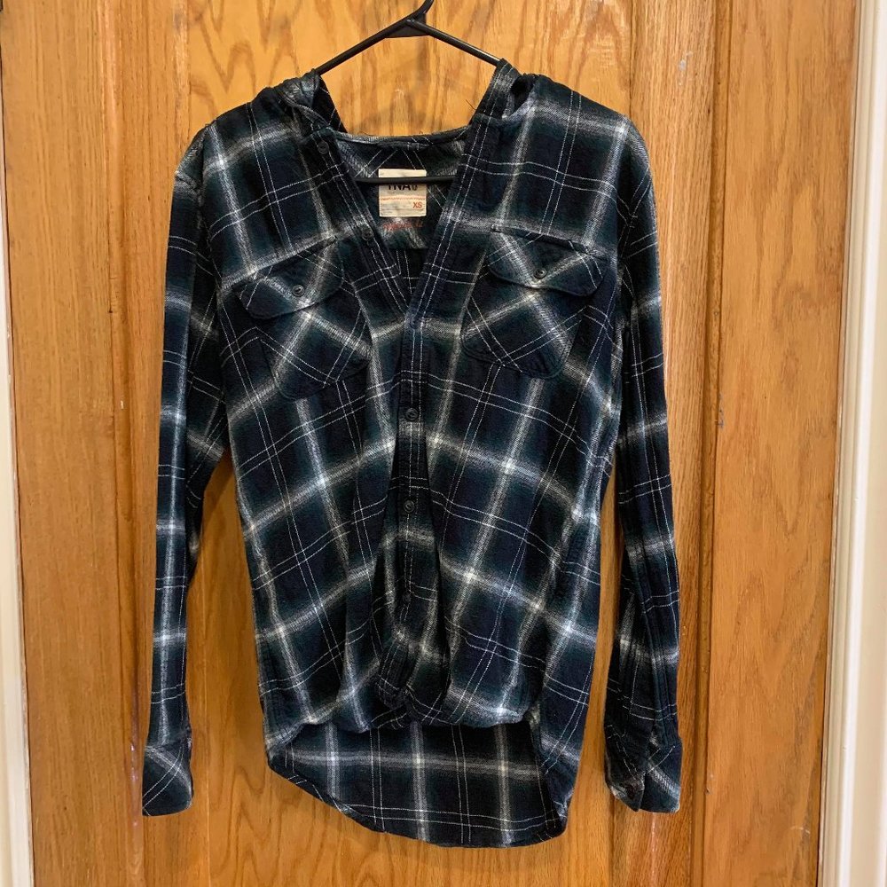 Aritzia (TNA) Boyfriend Fit Button Up